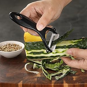 5 Pieces Kitchen knife Set, Knife Set Without Block with Sheathes, Stainless Steel Sharp Blade and Comfortable Handle, Chef Knife Set with Kitchen Scissors and Peeler for Cooking