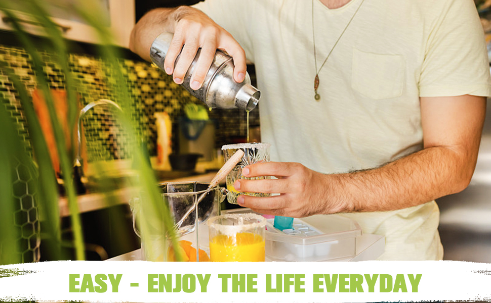 Cocktail Shaker,Drink Mixer with Built-in Strainer for Mixing Drinks Margaritas,Beginner Friendly Mixer Bar Utensil Tool (Sliver-01)