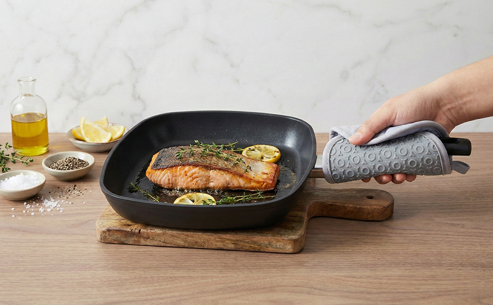 4-Pack Silicone Pot Holders for Kitchen Heat, Non-Slip Hot Pads with Hanging Loops, Quilted Liner Oven Mitts Alternative, Waterproof Trivets for Countertops Hot Pots and Pans (Black)