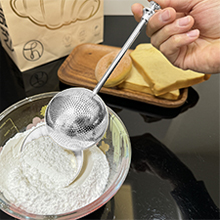 JETKONG Large Flour Duster for Baking, One-Handed Operation Sugar Sifter, 304 Stainless Steel Dusting Wand, Flour Sprinkler for Bread Baking (Large, Silver)