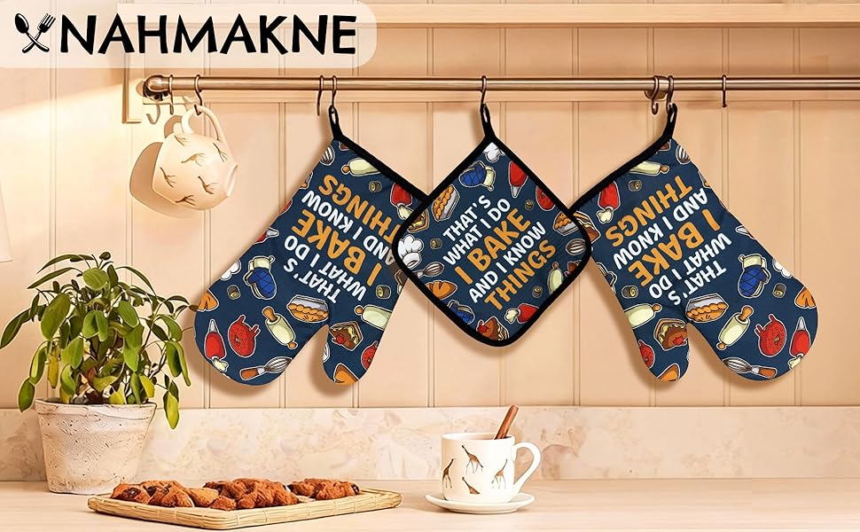 Funny Baking Oven Mitts and Pot Holders Set of 3, That's What I Do I Bake and I Know Things, Heat Resistant Non-Slip Kitchen Mitts Hot Pads, Christmas Baking Gifts for Women Mom Wife Baker