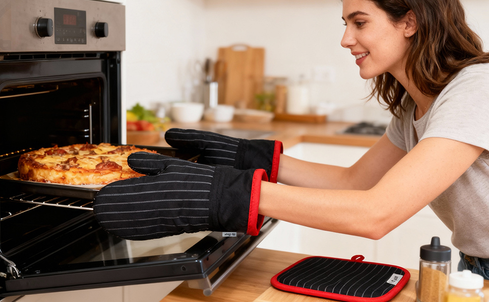 Oven Mitts and Pot Holders Sets,Oven Mitts and Potholders with Cotton High Heat Resistant Extra Thick Long Oven Mitts for Cooking 4 Pcs,Black Red