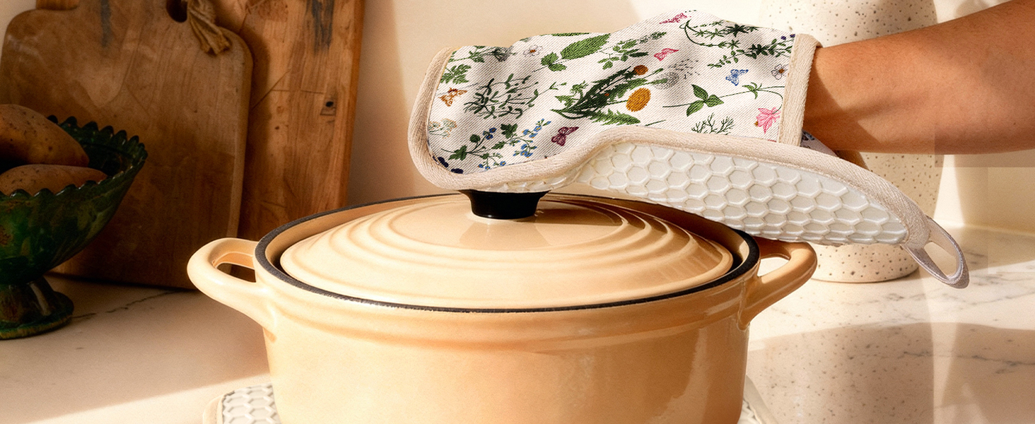 Slohif Silcone Flower Pot Holders for Kitchen - 100% Cotton Beige Cute Oven Potholders with Pockets, Heat Resistant Square Thick Hot Pads, House New Home Baking Baker Gifts,2pack