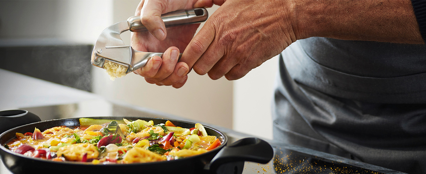 Fissler Essential Pasta Fork, 18/10 Stainless Steel Kitchen Utensil for Serving Pasta & Noodles, Ergonomic Handle, Dishwasher Safe